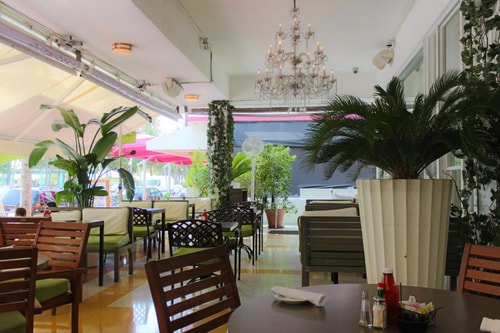 Superior Queen Room Near Art Deco Museum MIA 4 Luxury Bookings