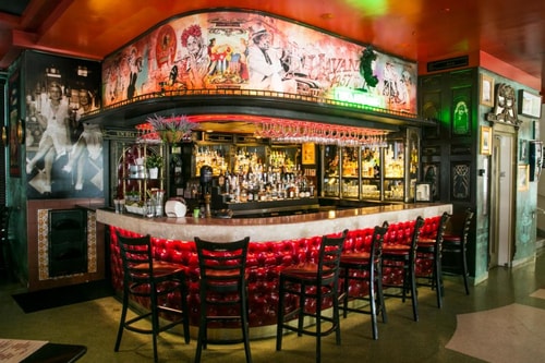 Superior Queen Room Near Art Deco Museum MIA 8 Luxury Bookings