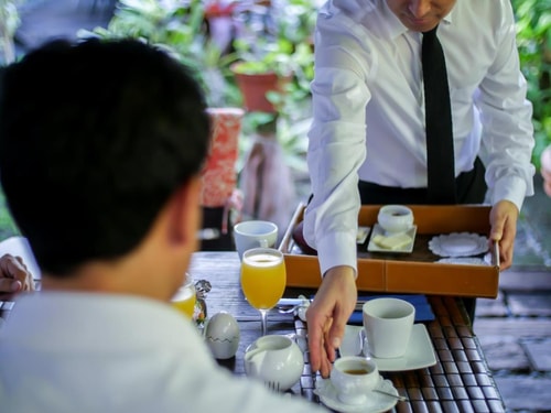 Queen Room Near Blusky Gallery MIA 6 Luxury Bookings