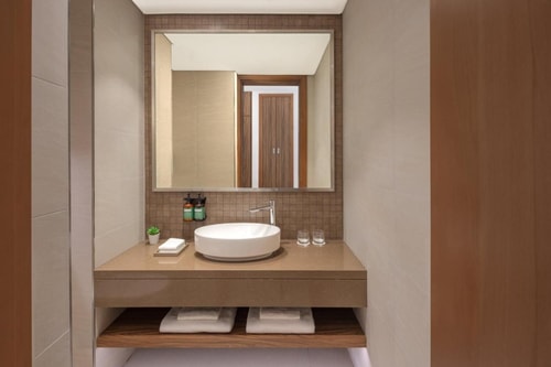Studio Suite Near Safeer Tower 2 Business Bay 4 Luxury Bookings