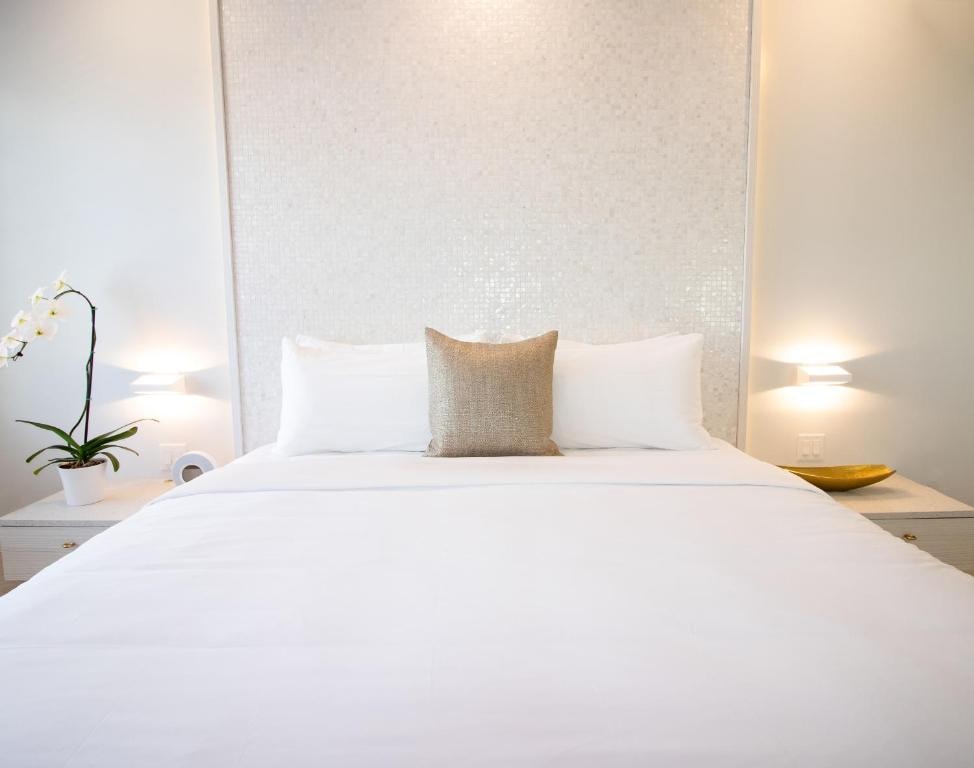 Standard Room Near Ocean Bistro MIA Luxury Bookings