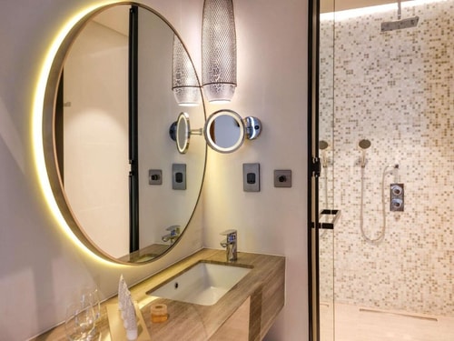 Deluxe Room Near Qova Cafe 2 Luxury Bookings