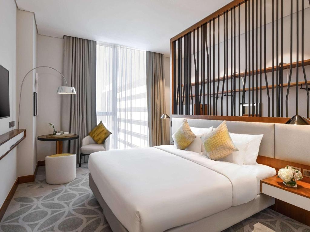 Deluxe Room Near GGICO Metro Station Luxury Bookings