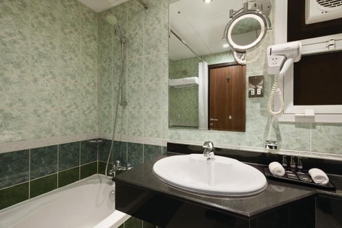 Standard Room Near Abu Dhabi Corniche Beach 13 Luxury Bookings