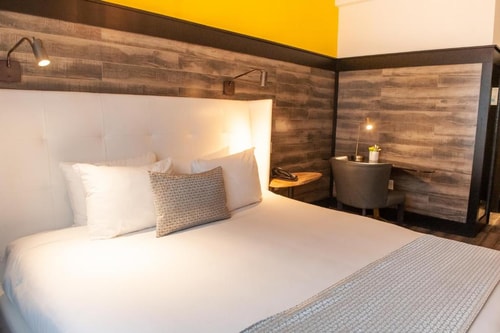 King Room Near Nadjea Swimwear MIA 1 Luxury Bookings