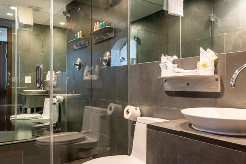 Queen Room Near Karma store MIA 10 Luxury Bookings