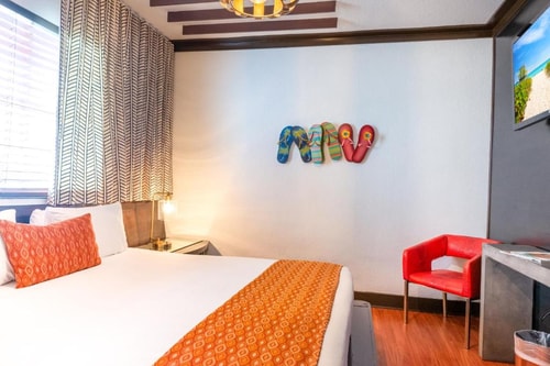 Queen Room Near Karma store MIA Luxury Bookings