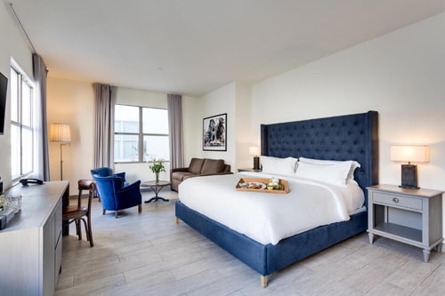 Deluxe King Near Sasu Super Fashion MIA Luxury Bookings