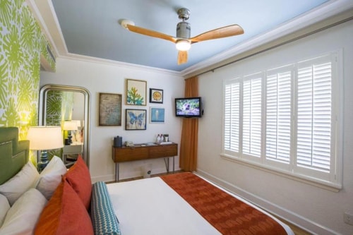 Standard King Near WunderBar MIA 3 Luxury Bookings
