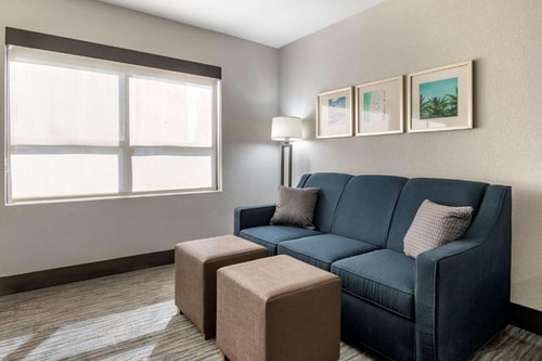 King Room Near James L Knight Center MIA 5 Luxury Bookings