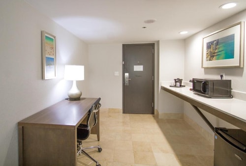 King Room Near James L Knight Center MIA 7 Luxury Bookings