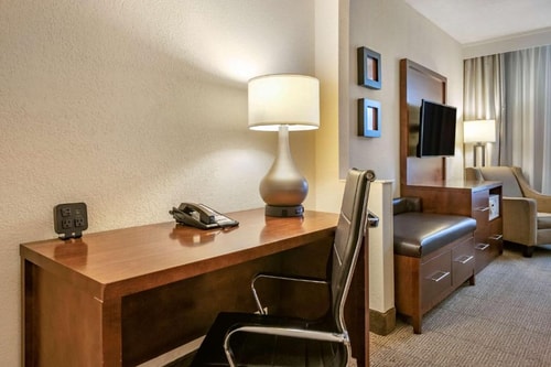 King Suite Near West Bird Plaza MIA 3 Luxury Bookings