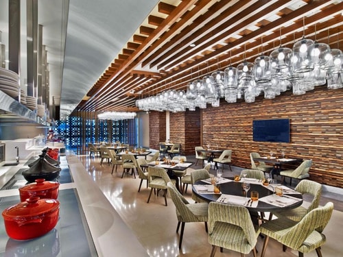 Grand Deluxe Suite Room Near JW Marriott Marquis 7 Luxury Bookings