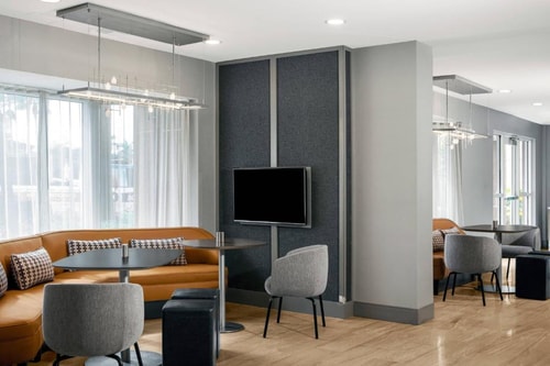 King Room Near Aventura Square MIA 2 Luxury Bookings