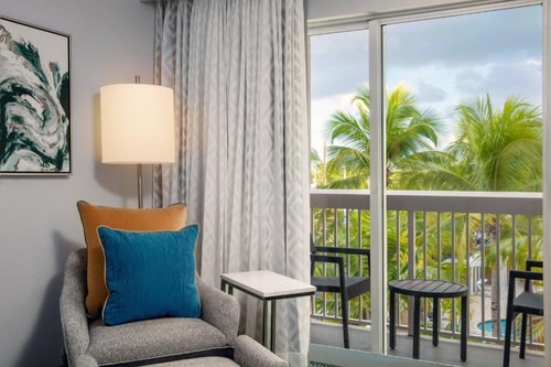 King Room Near Aventura Square MIA 3 Luxury Bookings