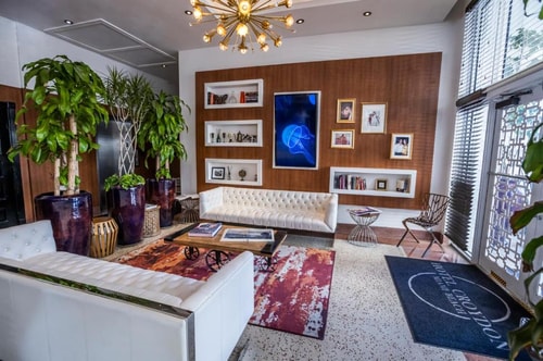 Queen Room Near Etuni Massage MIA 5 Luxury Bookings