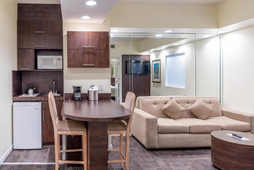 Queen Suite Near Chicken Kitchen MIA 3 Luxury Bookings