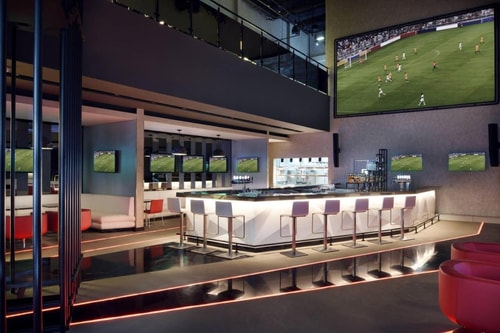 Luxury 1 Bedroom Apartment Walk from Al Wahda Mall 8 Luxury Bookings