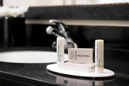 King Room Near Pollo Campero MIA 6 Luxury Bookings