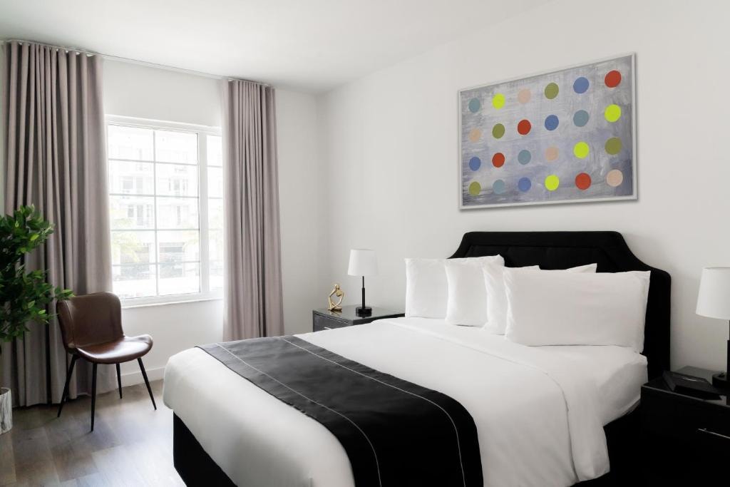 Deluxe Room Near MoneyGram MIA Luxury Bookings