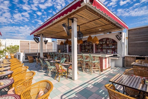 Superior King Near Surf Style MIA 10 Luxury Bookings