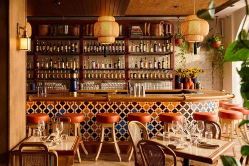 Superior King Near Surf Style MIA 9 Luxury Bookings