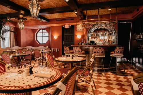 Superior King Near Surf Style MIA 8 Luxury Bookings