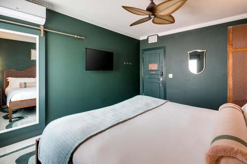 Superior King Near Surf Style MIA 1 Luxury Bookings