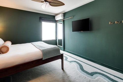 Superior King Near Surf Style MIA 2 Luxury Bookings