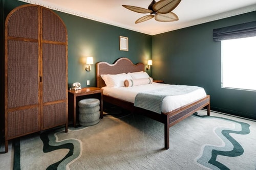 Superior King Near Surf Style MIA 3 Luxury Bookings