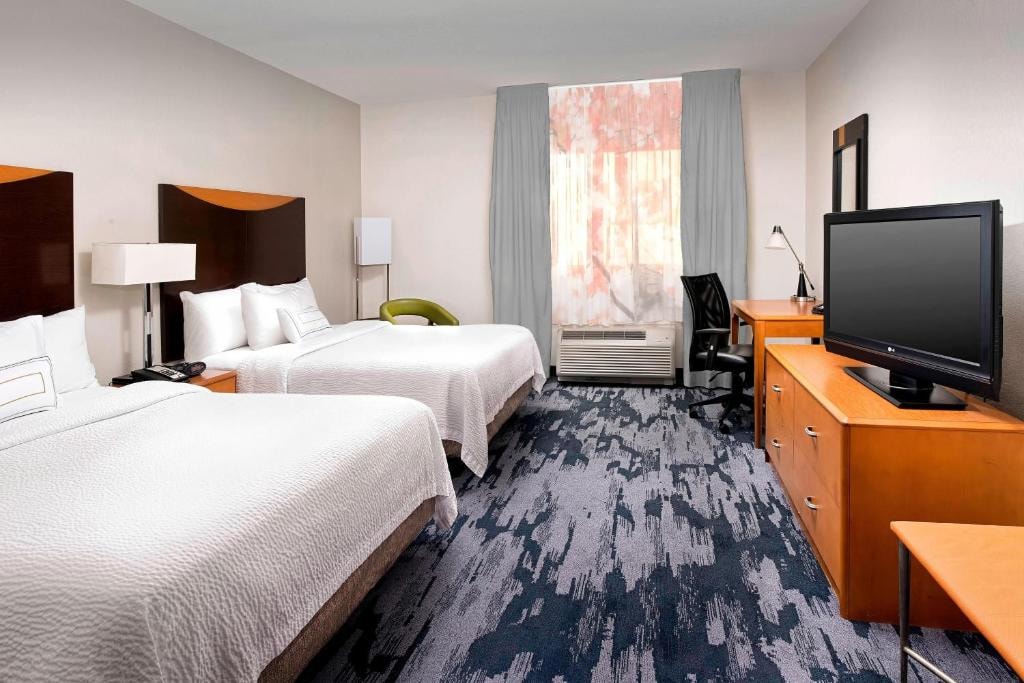 Queen Room Near Grapeland Water Park MIA Luxury Bookings