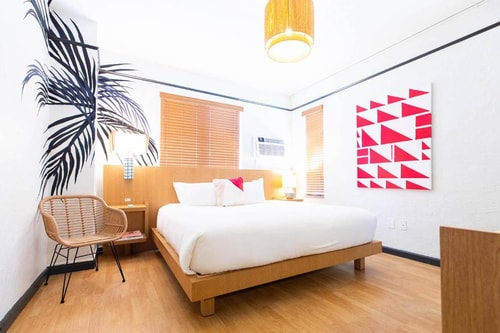 Superior King Room Near Triton Supermarket MIA Luxury Bookings