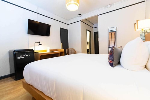 Superior King Room Near Triton Supermarket MIA 1 Luxury Bookings