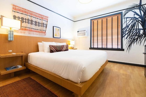 Superior King Room Near Triton Supermarket MIA 2 Luxury Bookings