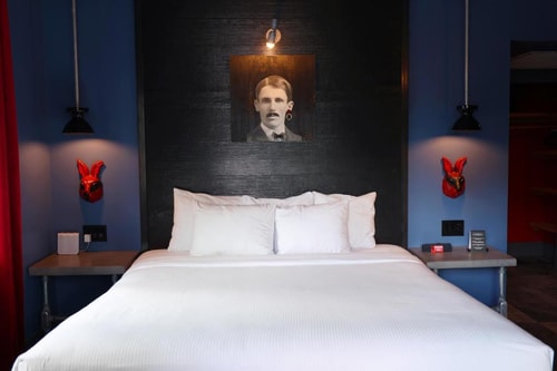 King Room Near Trader Joes MIA 1 Luxury Bookings