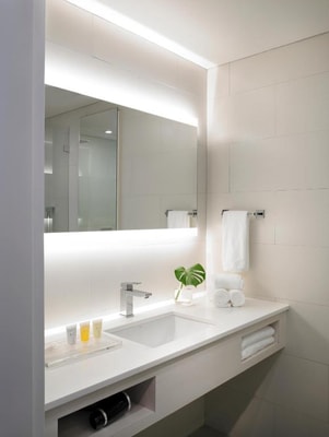 King Room Near Pura Vida MIA 4 Luxury Bookings