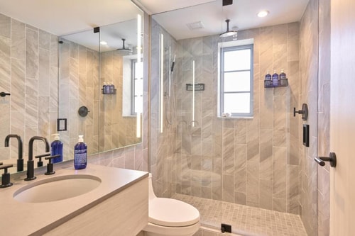 Standard King Near Sauvage Miami MIA 4 Luxury Bookings