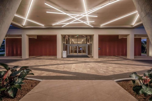 Queen Room Near Cali Stereo MIA 3 Luxury Bookings