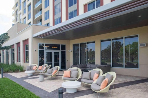 Queen Room Near Cali Stereo MIA 5 Luxury Bookings