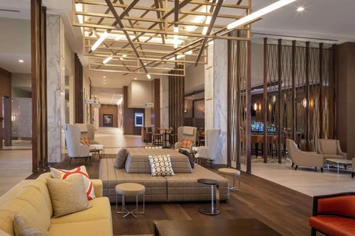Queen Room Near Cali Stereo MIA 4 Luxury Bookings