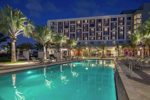 Queen Room Near Cali Stereo MIA 14 Luxury Bookings