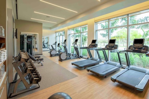 Queen Room Near Cali Stereo MIA 12 Luxury Bookings