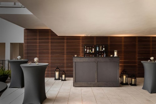 Studio King Suite Near El Patio Restaurant MIA 6 Luxury Bookings