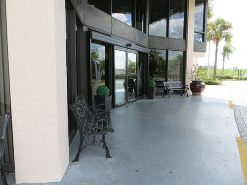 Queen Room Near Triton Cay Orlando ORL 7 Luxury Bookings