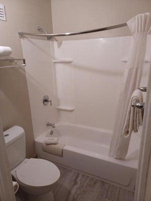 Queen Room Near Triton Cay Orlando ORL 2 Luxury Bookings