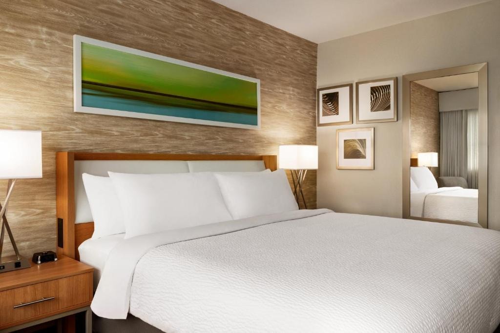 Standard King Room Near National Car Rental MIA Luxury Bookings