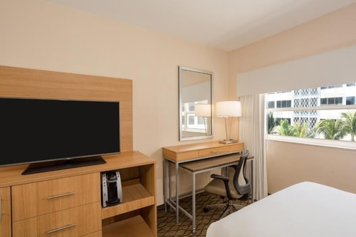 Standard King Room Near National Car Rental MIA 4 Luxury Bookings