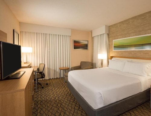Standard King Room Near National Car Rental MIA 2 Luxury Bookings