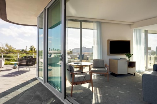 King Room Near Carrot Express MIA 2 Luxury Bookings