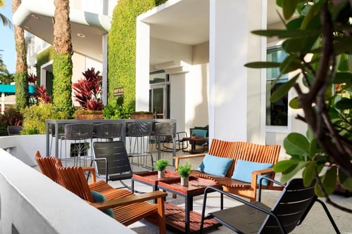 King Room Near High Tide MIA 6 Luxury Bookings